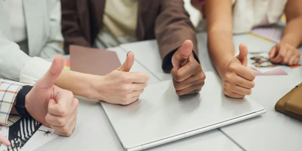 Professionisti al lavoro in un piccolo Coworking